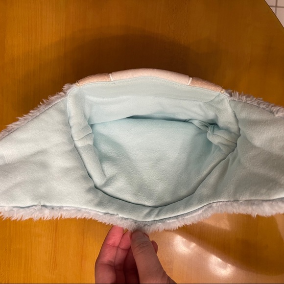 Winter hat with ear flaps - Picture 3 of 3